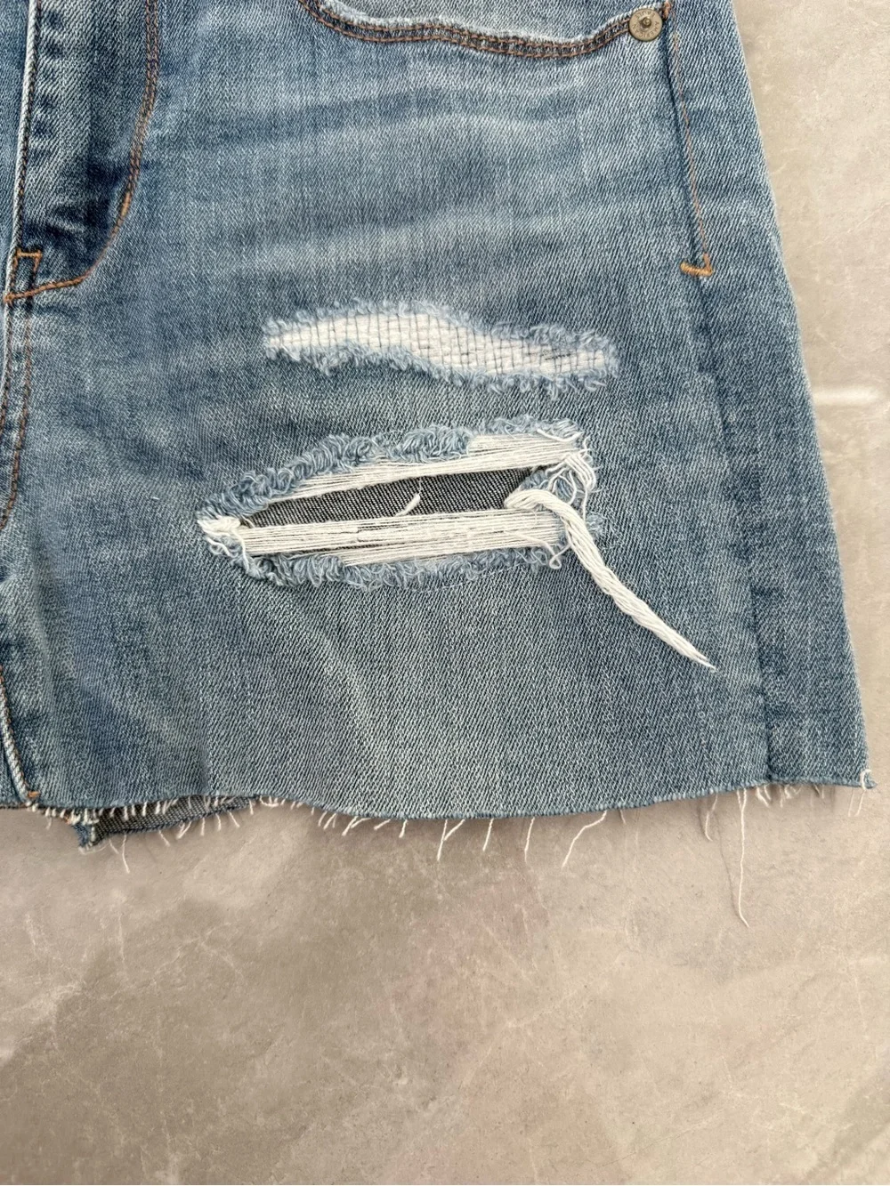 Women’s American Eagle Hi-Rise Super Stretch Hand Cut Off Shorts Distressed 4